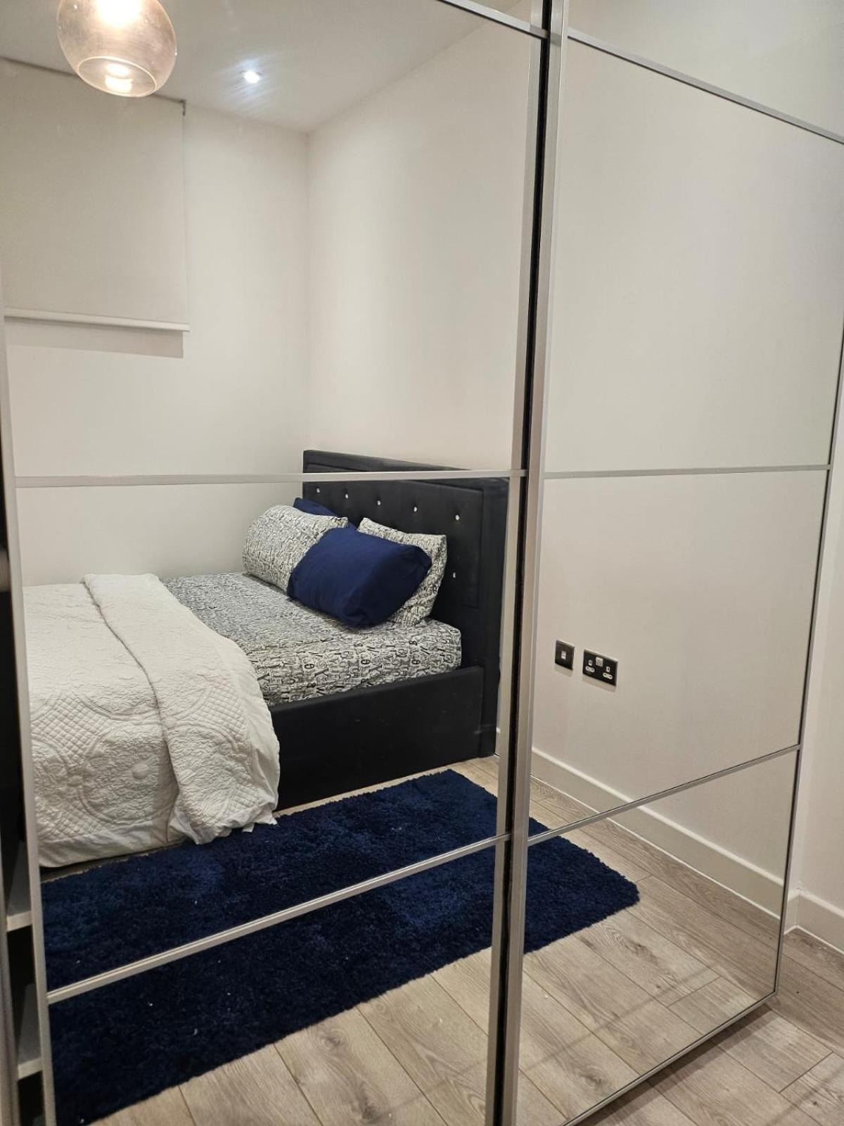 Beautiful And Quiet Modern In Harlow Appartement *